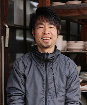 土物で温かみがあり、使い込むほどに味わい深さが増す作品01