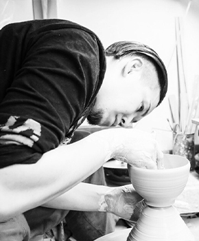 風化した美を表現「銀刻彩」が代表作01