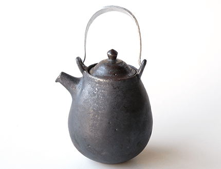 黒釉茶壺（上取っ手）